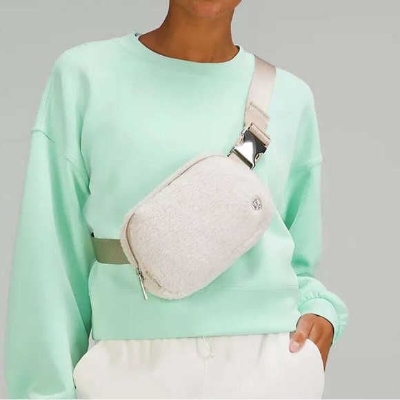 Lululemon Everywhere Belt Bag Fleece Sherpa Crossbody - Picture 1 of 3